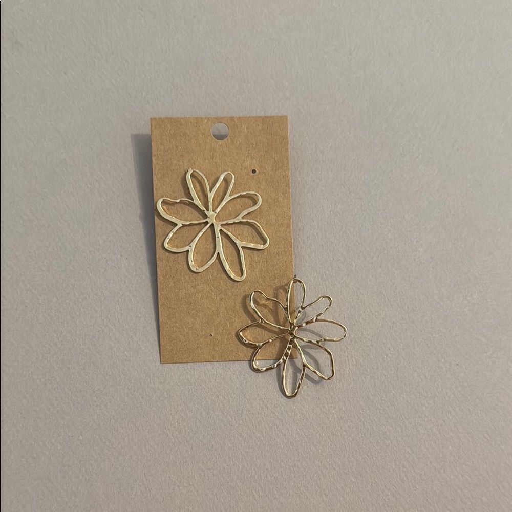 Elegant Gold Flower Earrings M445 - Picture 2 of 2